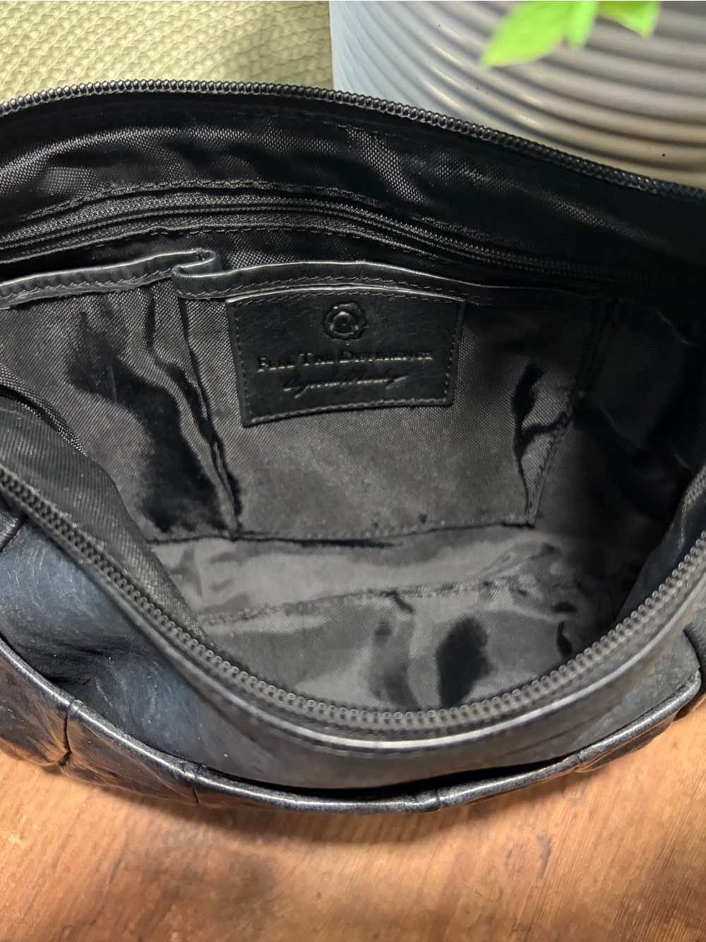 Osgoode Marley Black Leather Shoulder Bag - Picture 5 of 8